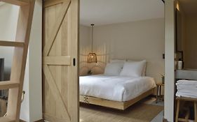 Van Heeckeren Apartments & Suites Buren